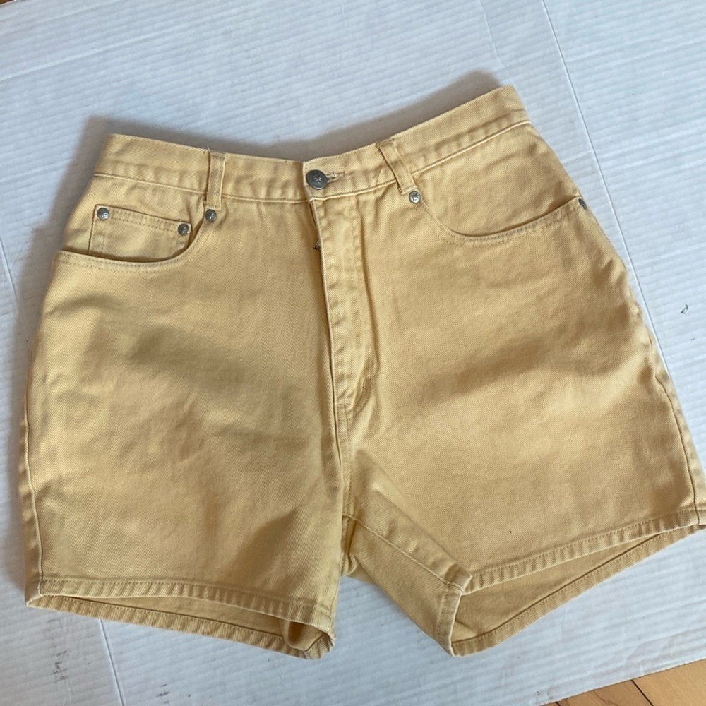 VINTAGE, POINT ZERO high waisted butter yellow cotton denim style shorts Size 11